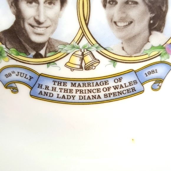 Vintage 1981 Charles & Diana commemorative bone china trinket dish - Picture 5 of 5